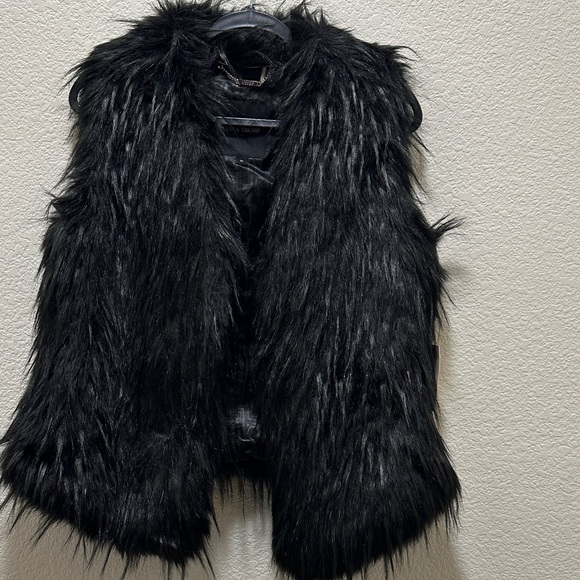Ivanka Trump Jackets & Blazers - Ivanka Trump Black Faux Fur Vest